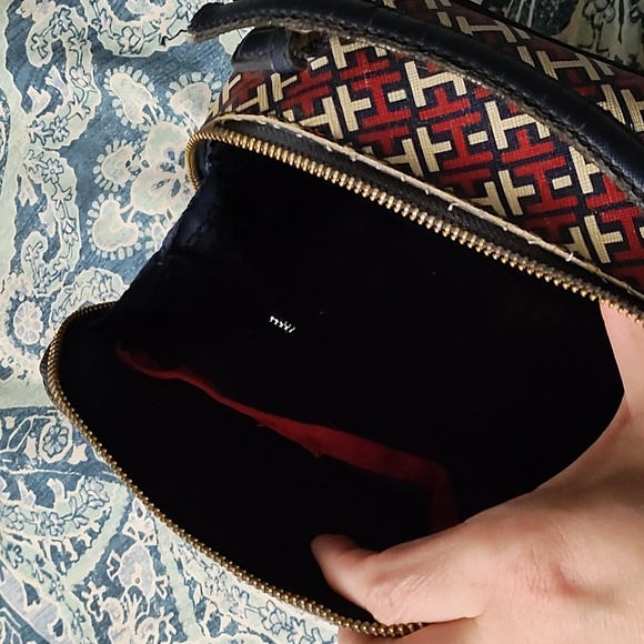 Tommy Hilfiger purse - Picture 3 of 4